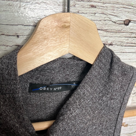 Obey gray cowlneck top sleeveless size small - Picture 5 of 8